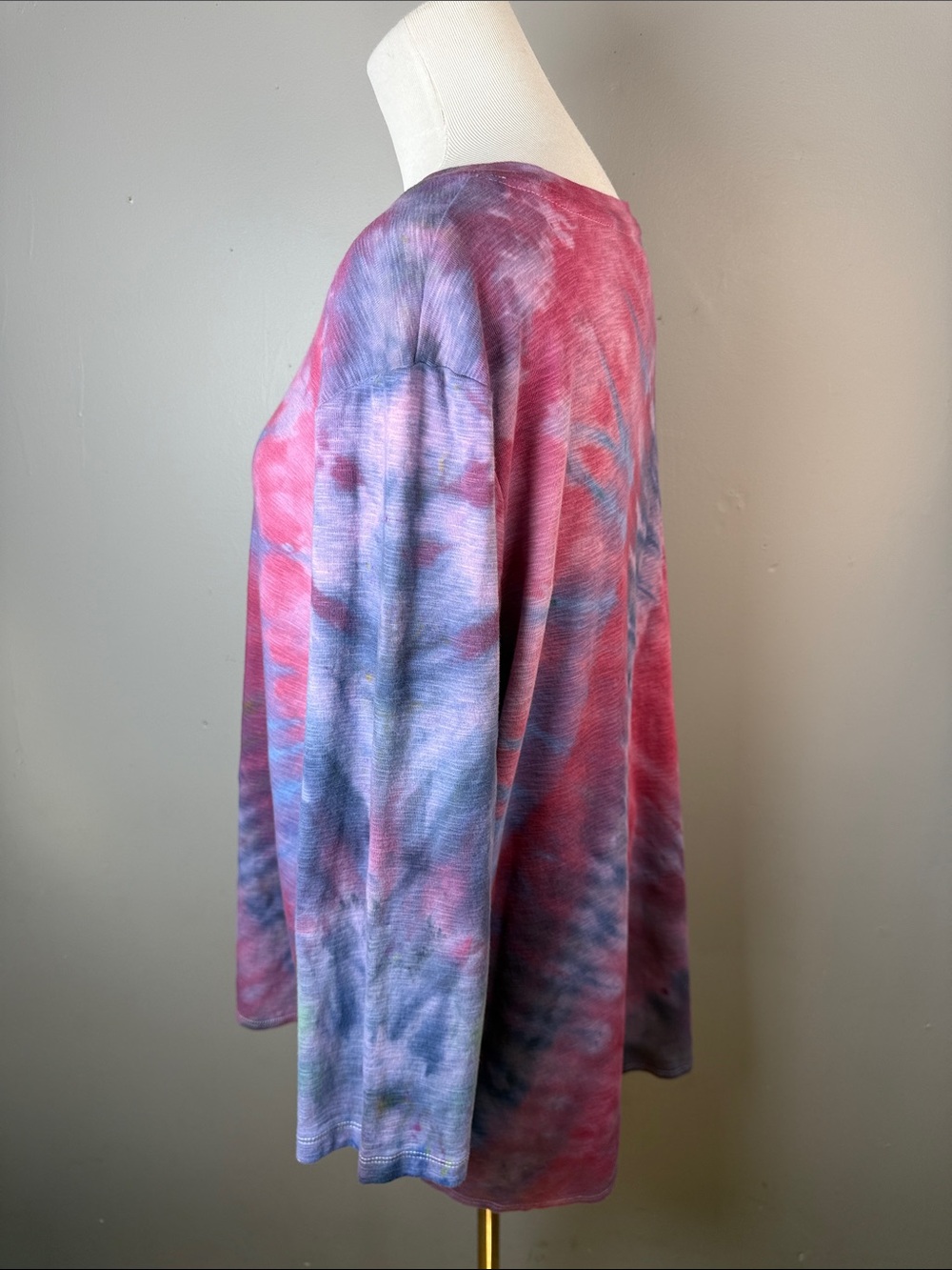 Tie-Dye Relaxed 3/4 Sleeve Top in Pink and Purple - Picture 3 of 8